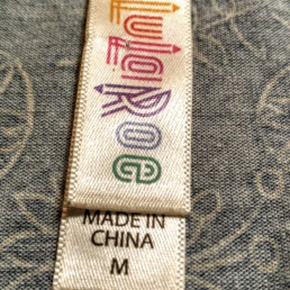 Lu la Roe Blue floral print short sleeve Top Size: M - Picture 9 of 11